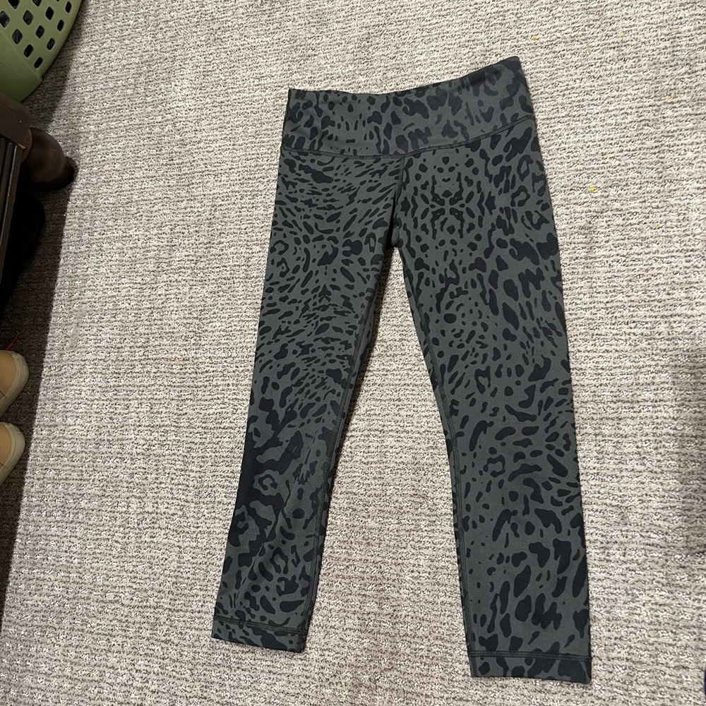 Lululemon Wunderunder Size 6